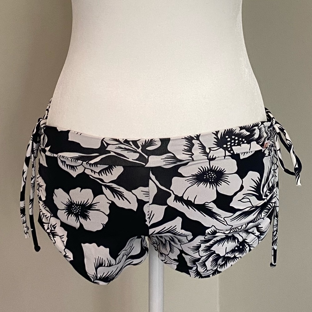 Shakti Side String Short